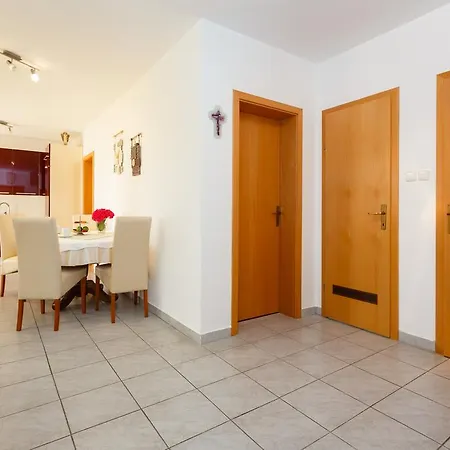 Apartman Snjezana Apartment *