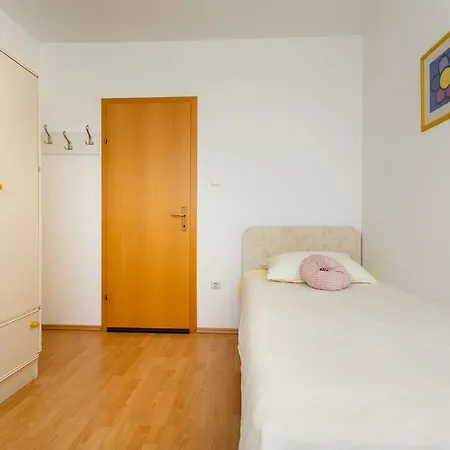 Apartment Apartman Snjezana *