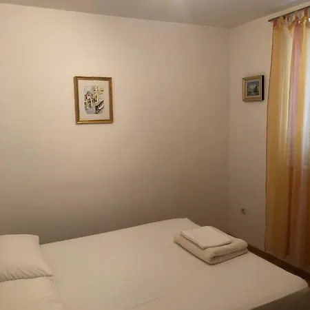 Apartman Snjezana Apartment *