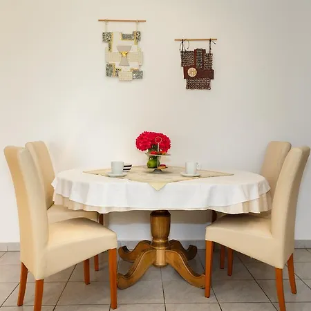 Apartment Snjezana *